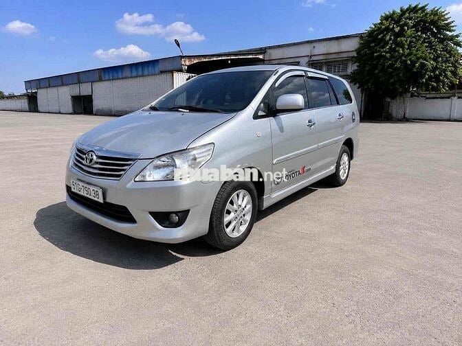 Toyota Innova E 2013 Số sàn Bạc