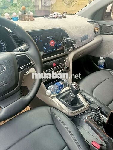 Hyundai Elantra 2017 Số sàn Trắng