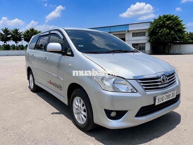 Toyota Innova E 2013 Số sàn Bạc