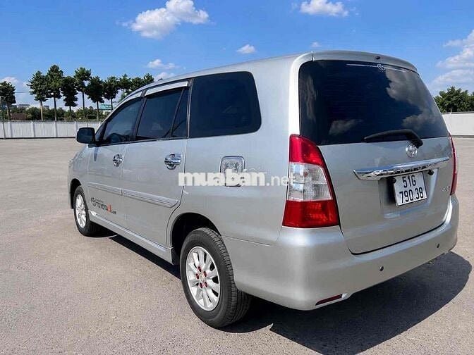 Toyota Innova E 2013 Số sàn Bạc