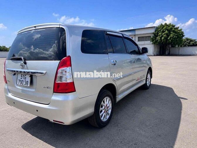 Toyota Innova E 2013 Số sàn Bạc
