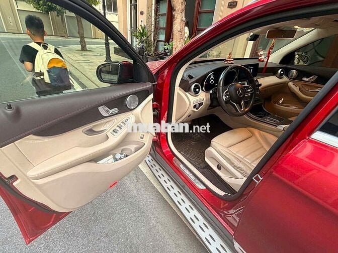 Mercedes-Benz GLC 300 Đỏ 5 chỗ Da