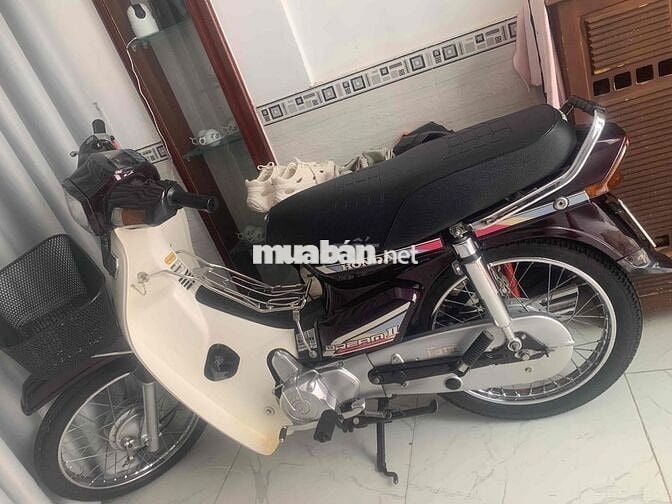 Honda Dream II Trắng, Đỏ đô Xăng