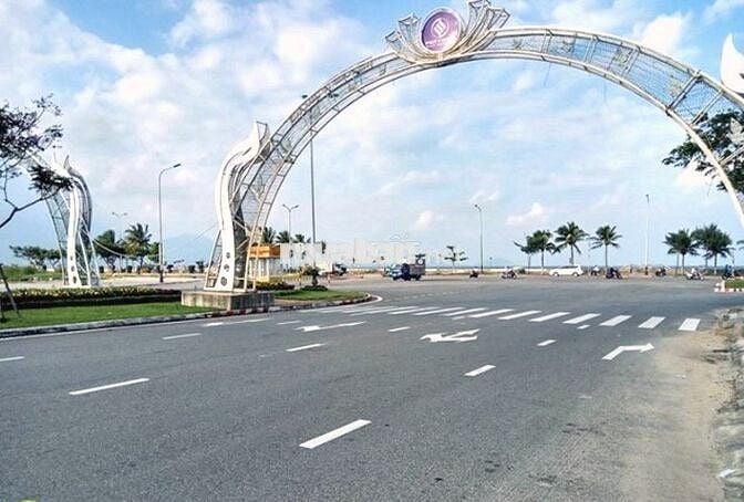 BÁN ĐẤT DT KHỦNG, BỀ NGANG RỘNG, MẶT TIỀN ĐƯỜNG LỚN