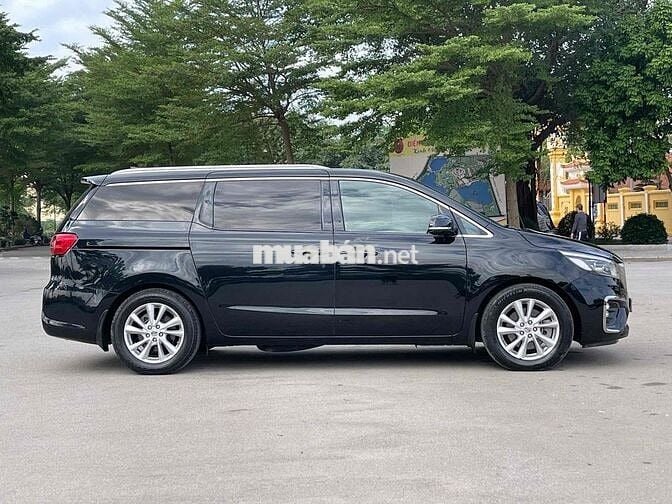 KIA Sedona 2021 2.2D Luxury Đen 12 vạn km