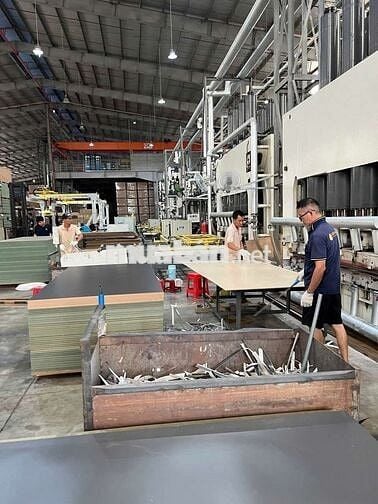 TUYỂN DỤNG CÔNG NHÂN VẬN HÀNH MÁY PHỦ BỀ MẶT GỖ