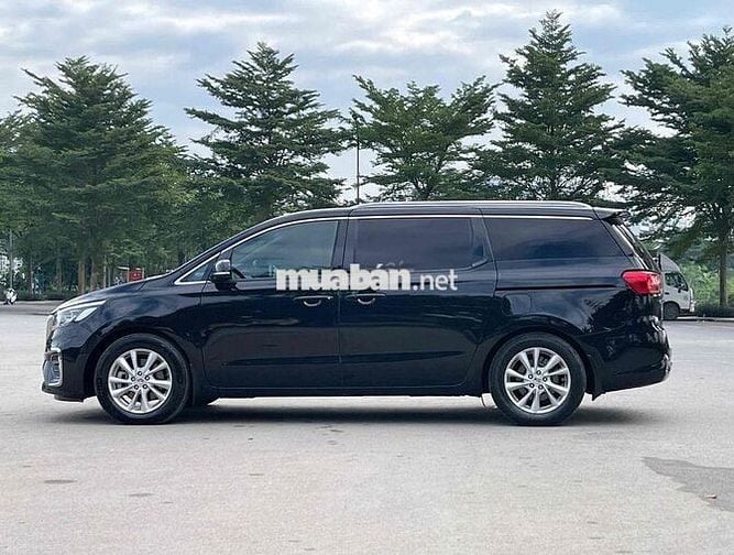 KIA Sedona 2021 2.2D Luxury Đen 12 vạn km