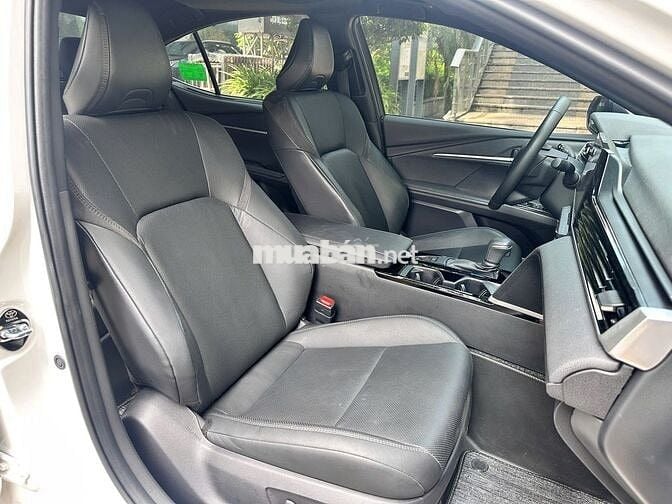 Camry 2.0Q- 2025