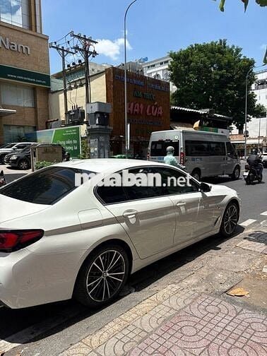 BMW 520i Luxury 2023 Trắng 13.000 km