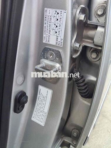 Toyota Innova 8 chỗ Bạc