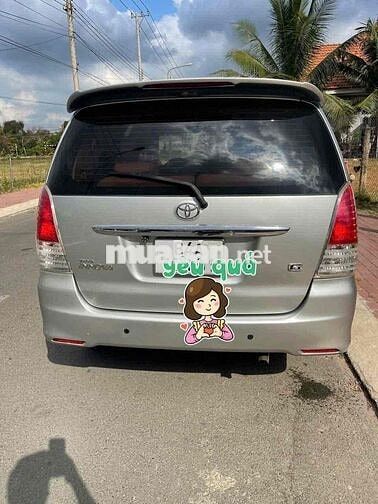 Toyota Innova 8 chỗ Bạc