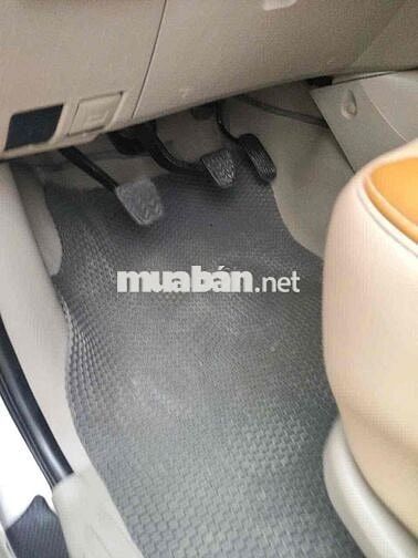 Toyota Innova 8 chỗ Bạc