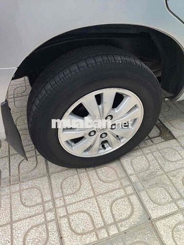 Toyota Innova 8 chỗ Bạc