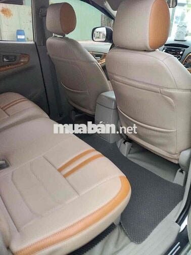 Toyota Innova 8 chỗ Bạc