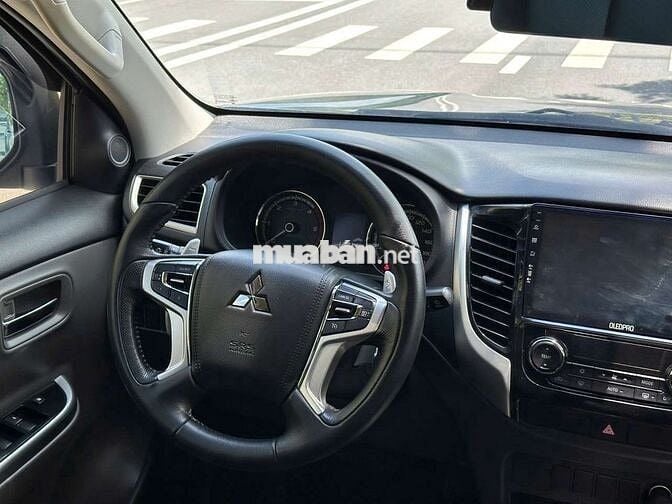 Mitsubishi Triton GLS Premium 2018 4x2AT Xám bạc