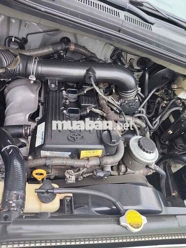 Toyota Innova 8 chỗ Bạc