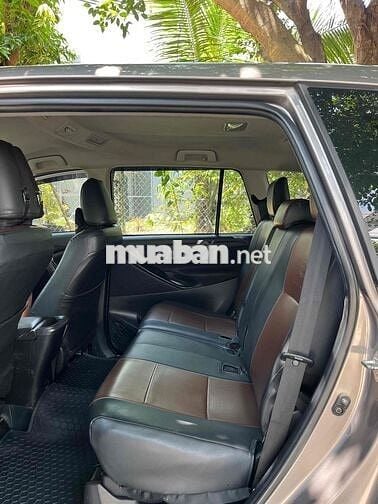 Toyota Innova 2021 Số sàn Nâu 8 chỗ
