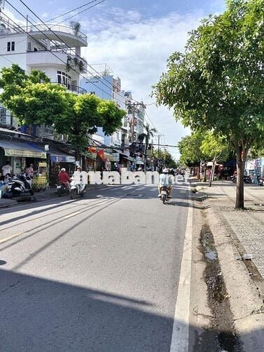 Nhà ngang lớn 4m5 đường âu dương lân quận 8 - hẻm xe hơi - giá 4.68 tỷ