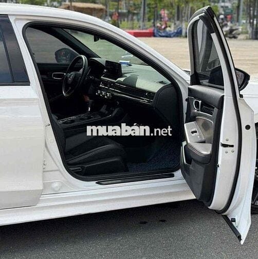 Honda Civic RS Trắng 5 chỗ
