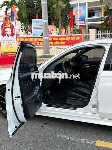 Honda Civic RS Trắng 5 chỗ