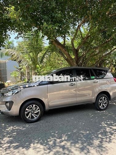 Toyota Innova 2021 Số sàn Nâu 8 chỗ