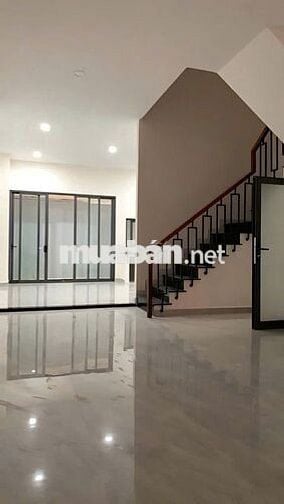 Cần cho thuê nhà Mặt Tiền 99A Trần Quang Diệu P.14 Quận 3