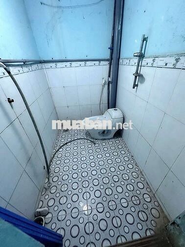 nhà nguyên căn dt 4❌2️⃣0️⃣ trệt trống suốt có gác lửng2pn2wc hẻm 6m thông 