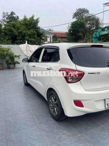 Hyundai i10 2014 hatbach số sàn Trắng