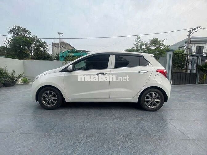 Hyundai i10 2014 hatbach số sàn Trắng