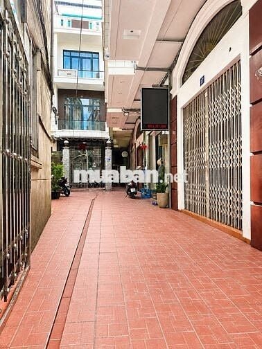 Nhà 4 tầng/60m², cổng riêng, ô tô vào nhà, thang máy và full nội thất