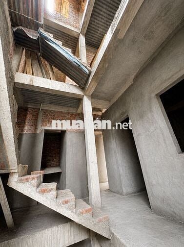 Nhà 4 tầng/60m², cổng riêng, ô tô vào nhà, thang máy và full nội thất