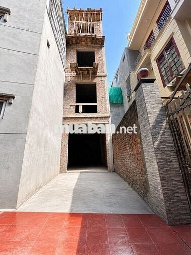 Nhà 4 tầng/60m², cổng riêng, ô tô vào nhà, thang máy và full nội thất