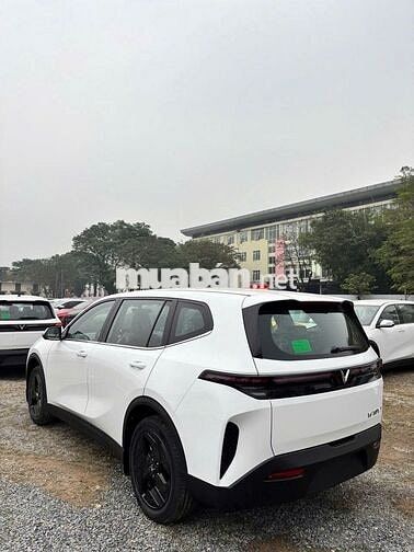VinFast VF MPV 7 Trắng 450 km/sạc