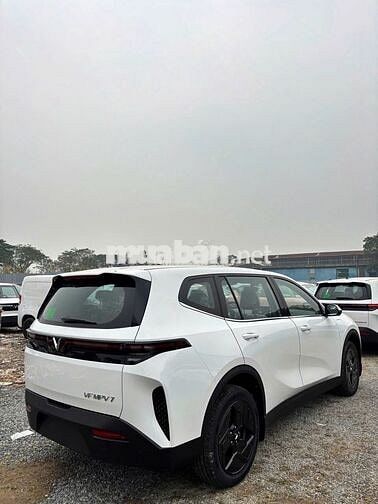 VinFast VF MPV 7 Trắng 450 km/sạc