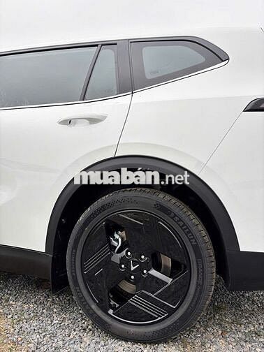 VinFast VF MPV 7 Trắng 450 km/sạc