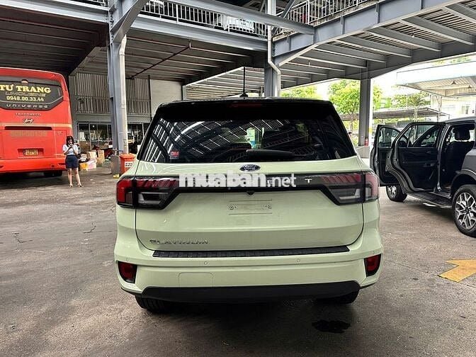 Ford Everest Titanium 4x2 2022 Xanh nhạt
