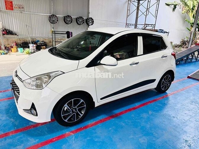 Hyundai Grand i10 2021 1.2 AT Hatchback Trắng