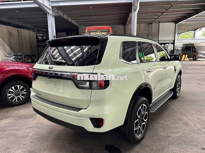 Ford Everest Titanium 4x2 2022 Xanh nhạt