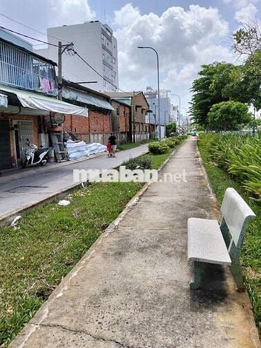Nhà đẹp vê sông đường tùng thiện vương quận 8 - DT 40m2 - Giá 5.5.tỷ 