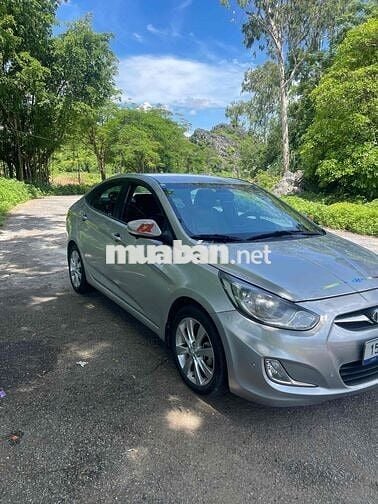 Hyundai Accent số tự động