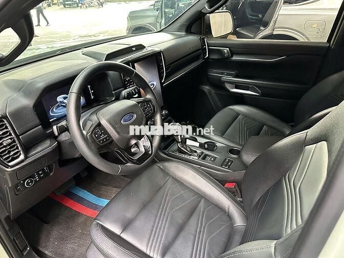 Ford Everest Titanium 4x2 2022 Xanh nhạt