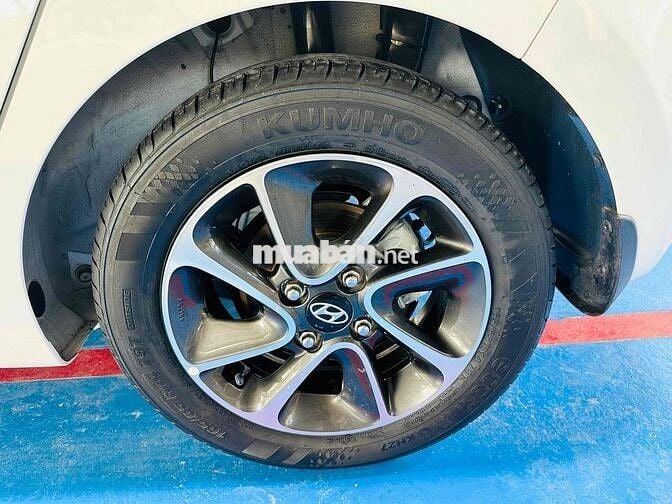Hyundai Grand i10 2021 1.2 AT Hatchback Trắng