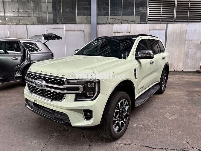 Ford Everest Titanium 4x2 2022 Xanh nhạt