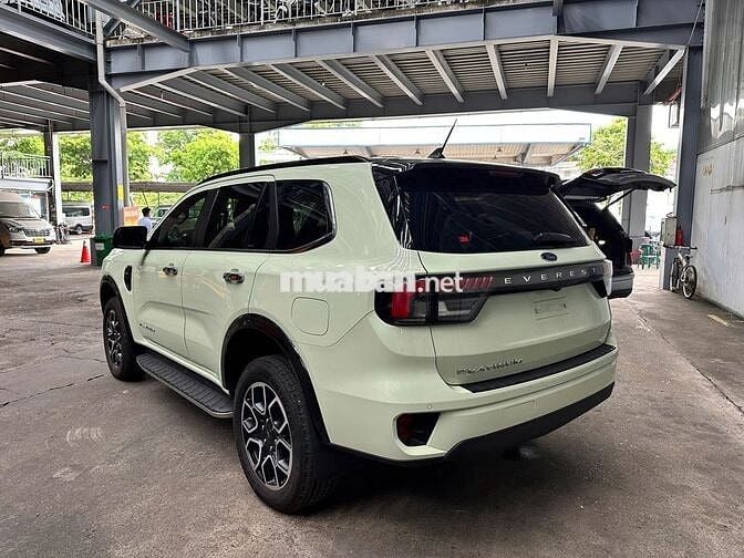 Ford Everest Titanium 4x2 2022 Xanh nhạt