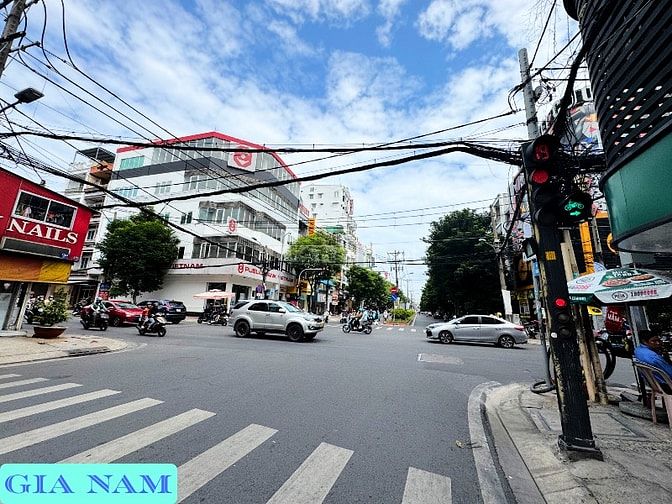 BÁN NHÀ MẶT TIỀN KINH DOANH : ĐƯỜNG BÀU CÁT - P. 11 - Q. TÂN BÌNH -HCM