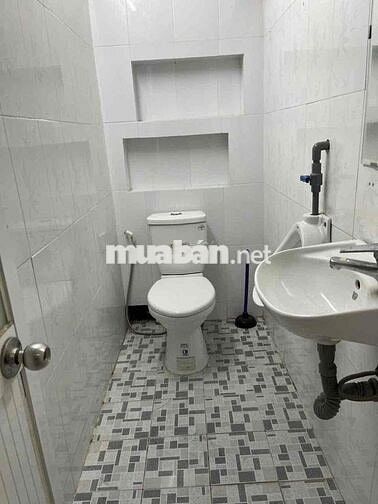 Cho thuê tầng trệt -  Lô B02 CC 518 Võ Văn Kiệt, P. Cầu Ông Lãnh
