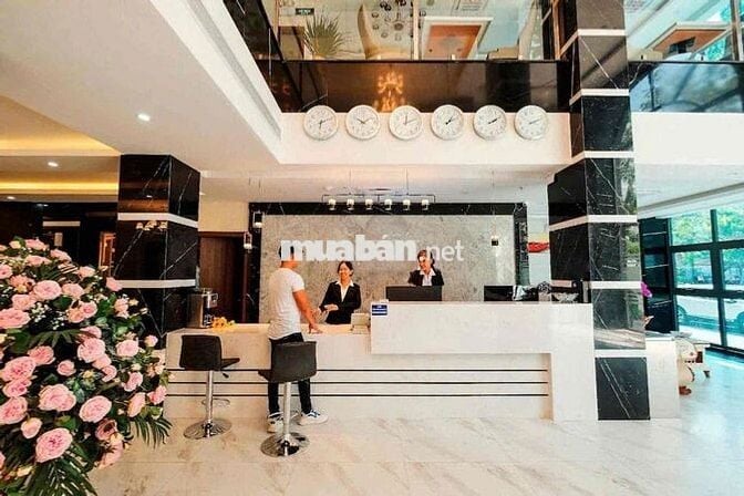 Khách sạn 9 tầng 66 Phòng Doanh thu 800tr/th Mặt tiền Hoàng Văn Thụ