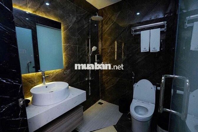 Khách sạn 9 tầng 66 Phòng Doanh thu 800tr/th Mặt tiền Hoàng Văn Thụ