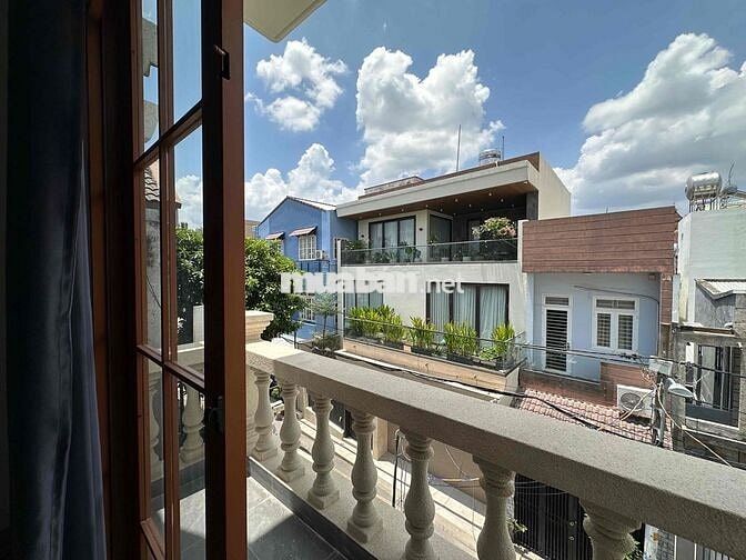Cho thuê căn hộ ban công full nội thất mới xây cạnh Phạm Văn Đồng