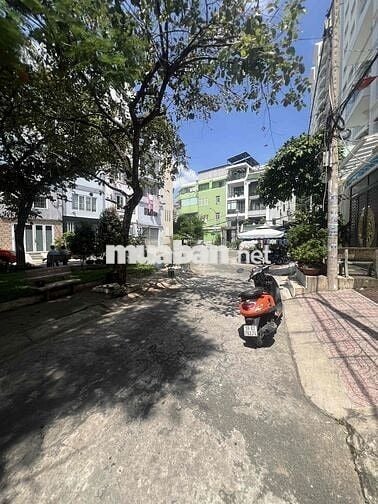 Cho thuê nhà đường  Chợ Lớn đối diện công viên